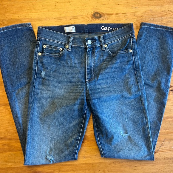 Gap - Slim Straight 28r with light distressing - Picture 3 of 3